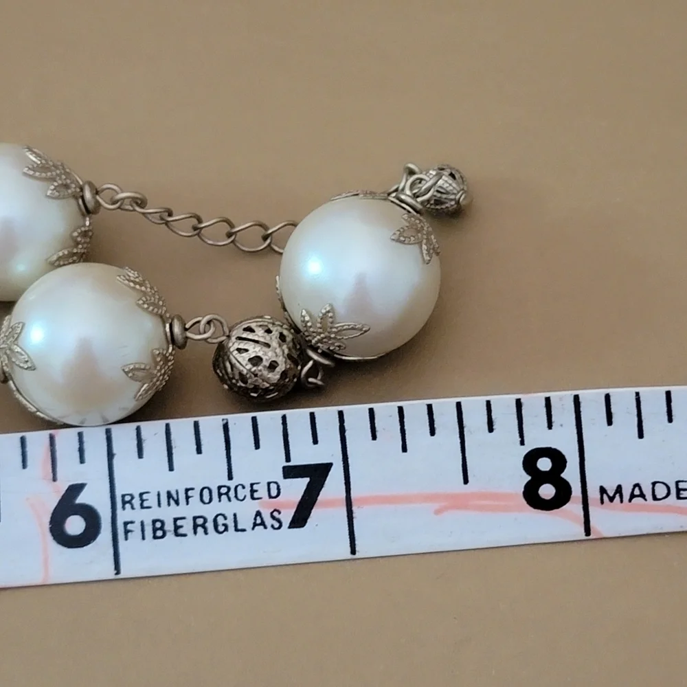 Beautiful Vintage Faux Large Pearl Gold Tone Necklace 7.5